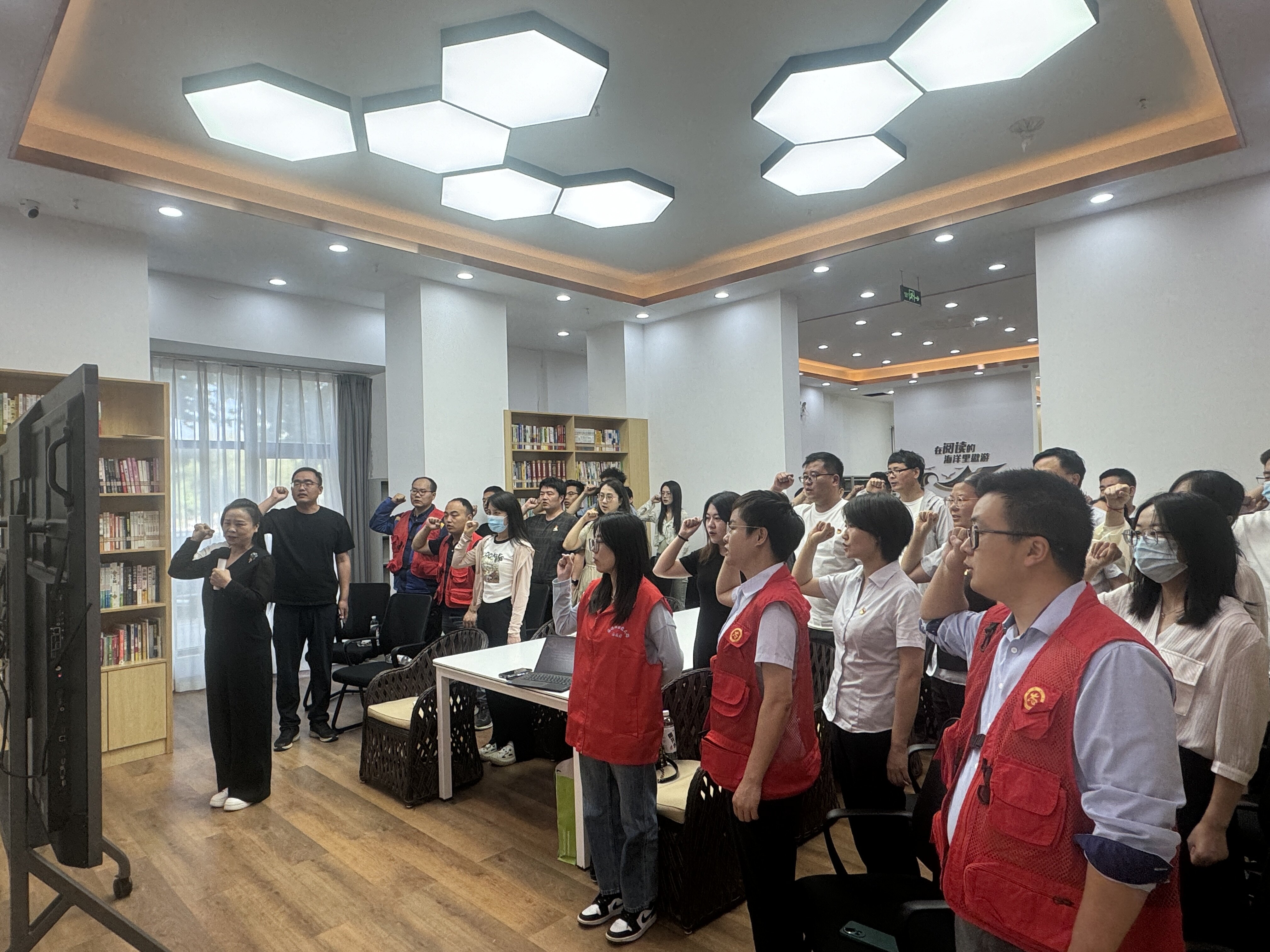 日本av女优
高新城联合党支部开展“学习红色故事 传承红色基因”主题党日活动