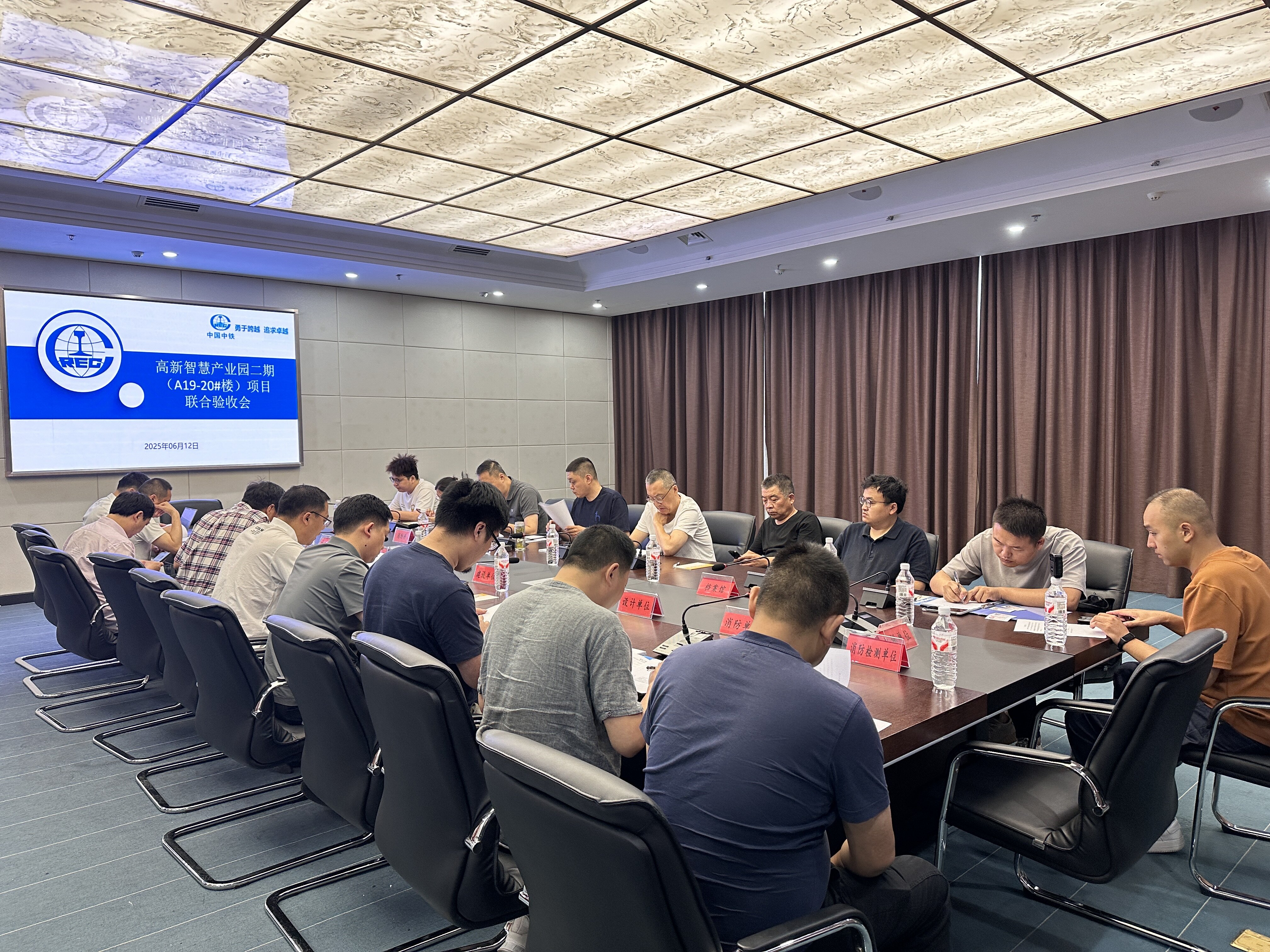 日本av女优
高新城公司郑州高新智慧产业园二期项目顺利通过联合验收