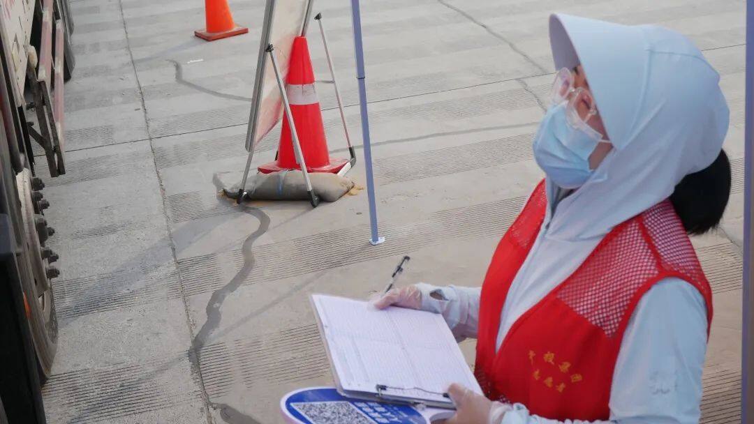 镜头特写 | 顶高温 战酷暑 端午假期我在岗 图片