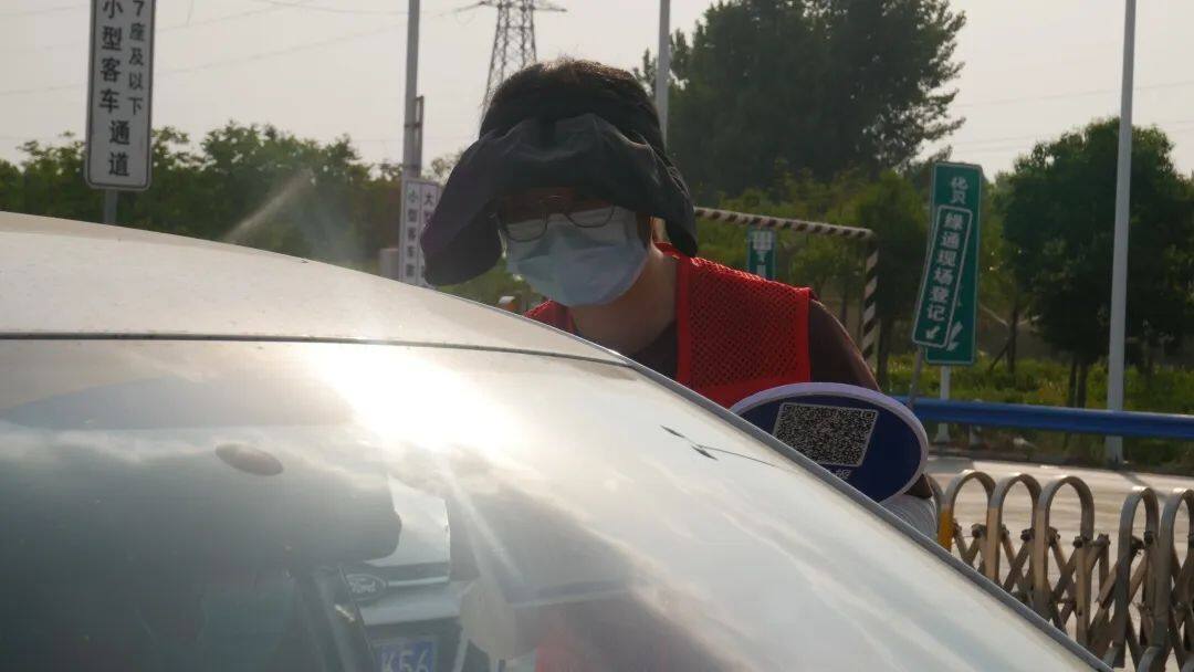 镜头特写 | 顶高温 战酷暑 端午假期我在岗 图片