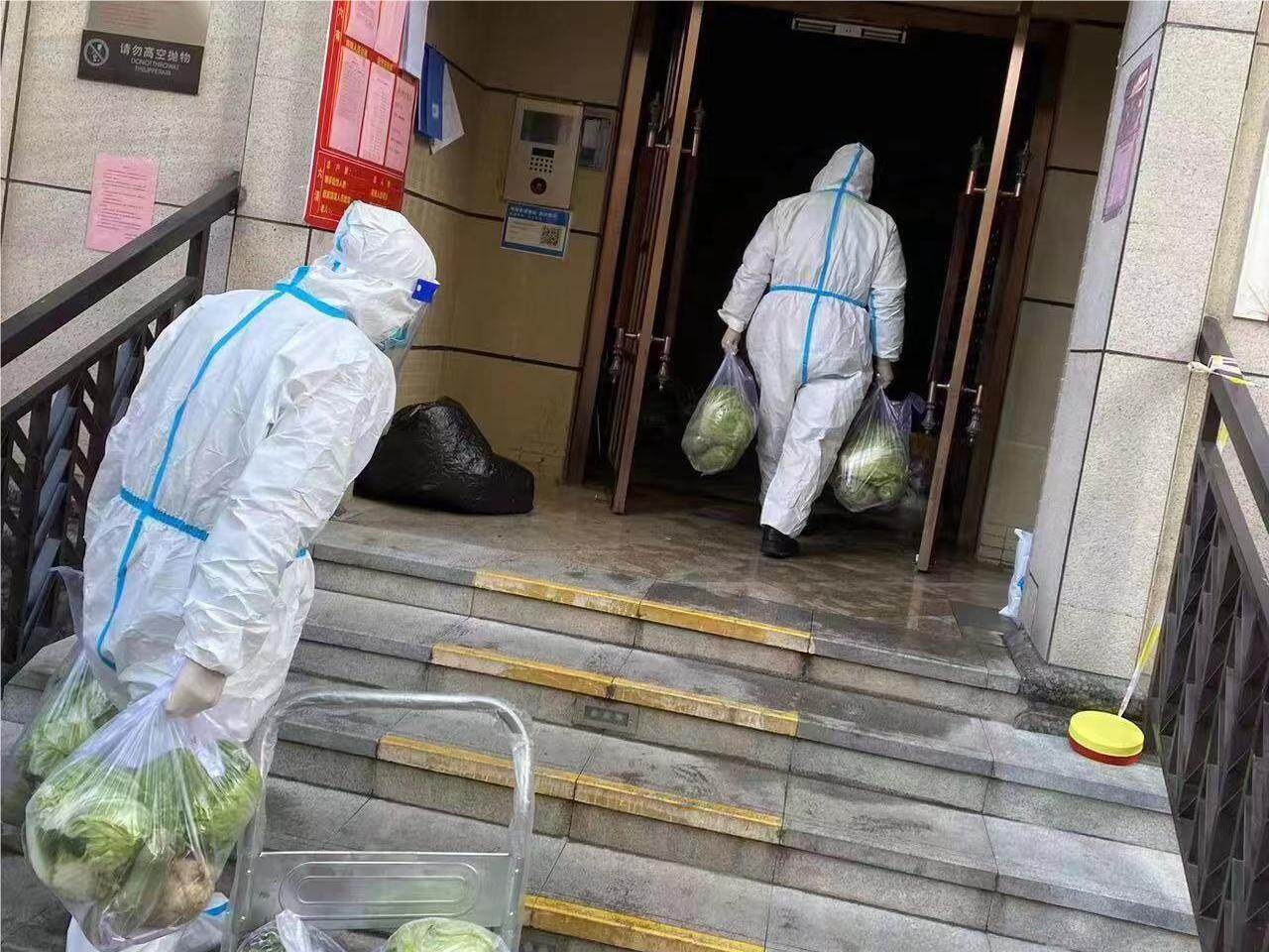 投控集团公租房运营公司献爱心 为困难租户捐赠生活物资 投控集团公租房运营公司献爱心 为困难租户捐赠生活物资